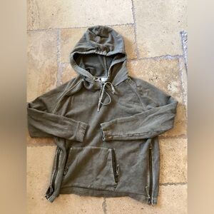 Olive green hoodie-drawstring-zip pouch pocket-SZ M
PIT TO PIT 21”
Length 23